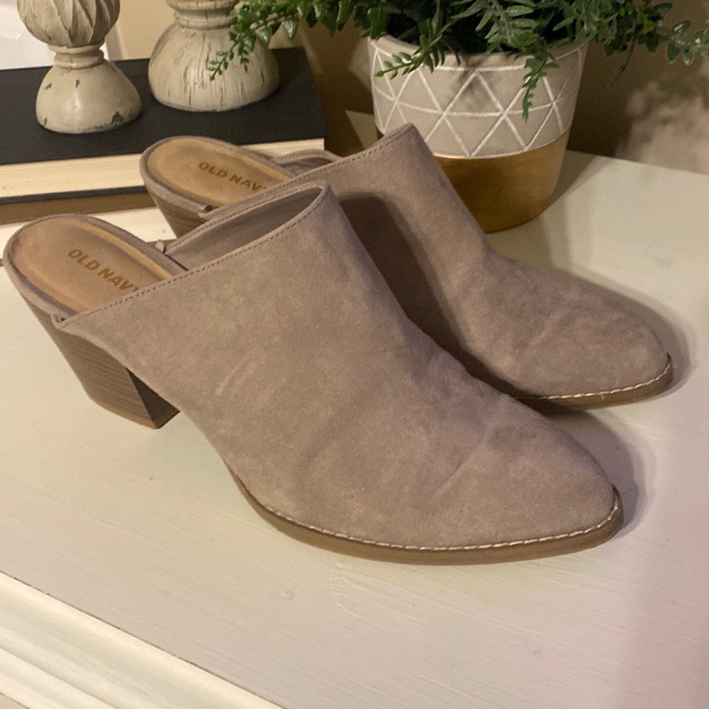 Old Navy Womens Taupe Suede Block Heel Mules